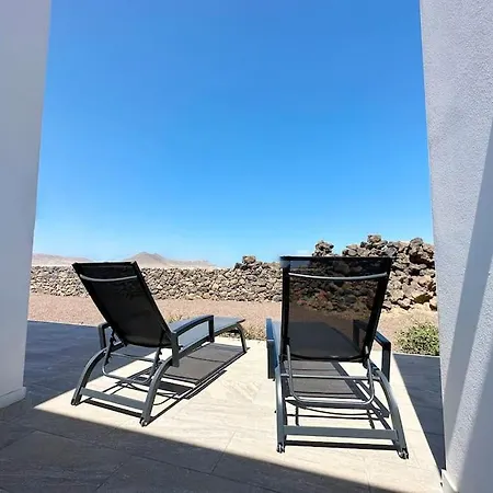 With Views In * 拉哈雷斯