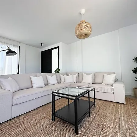 With Views In * 拉哈雷斯