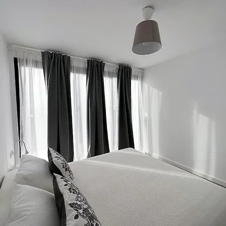 With Views In 拉哈雷斯