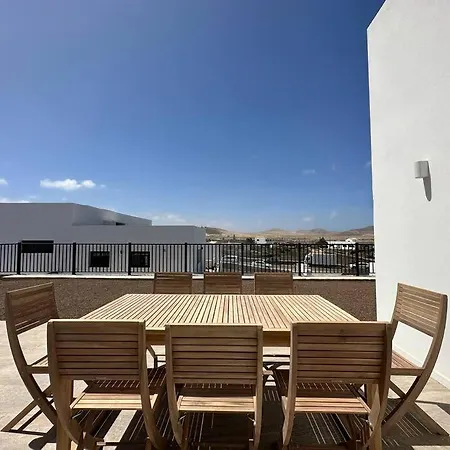 With Views In * 拉哈雷斯