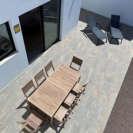 With Views In * 拉哈雷斯